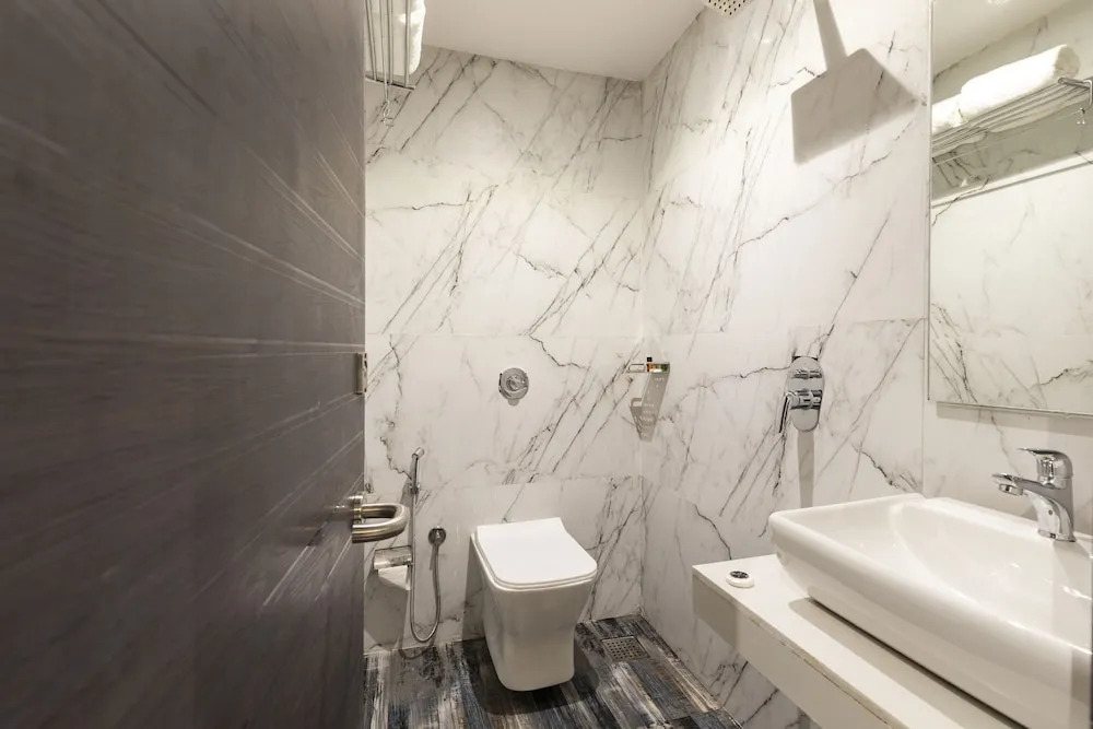 Hotel Classio Andheri - Near DN Nagar Metro Station
