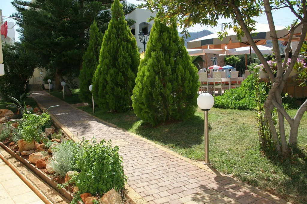 Nikos Apartments