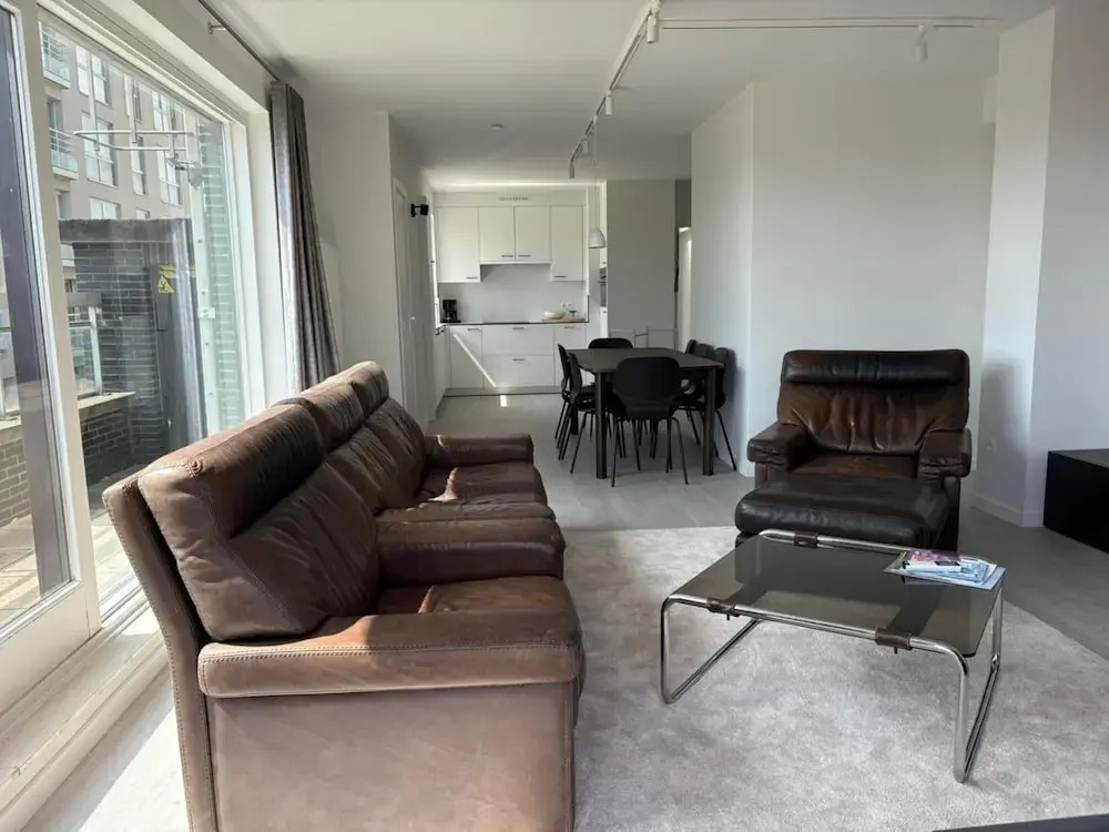 Stylish 3-bedroom Apartment With sea View