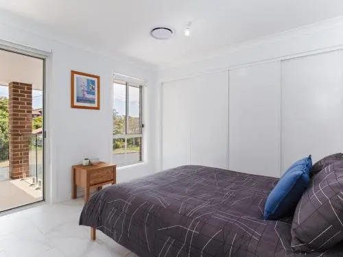 5 Bent Street huge house with Foxtel and Aircon