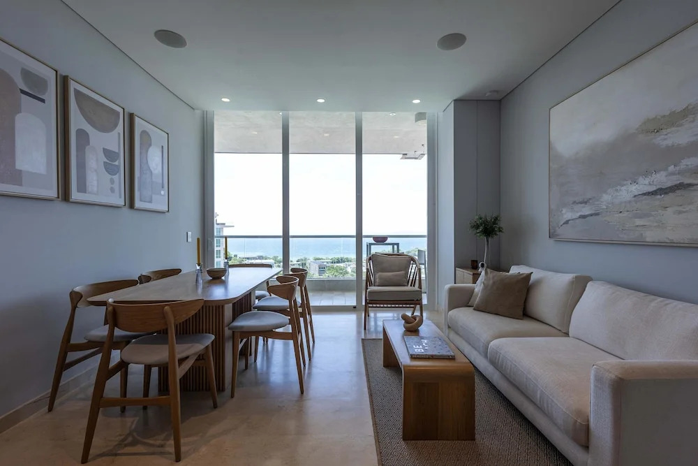 Luxe 2-br Ocean-view Apartment With Pool Gym Spa