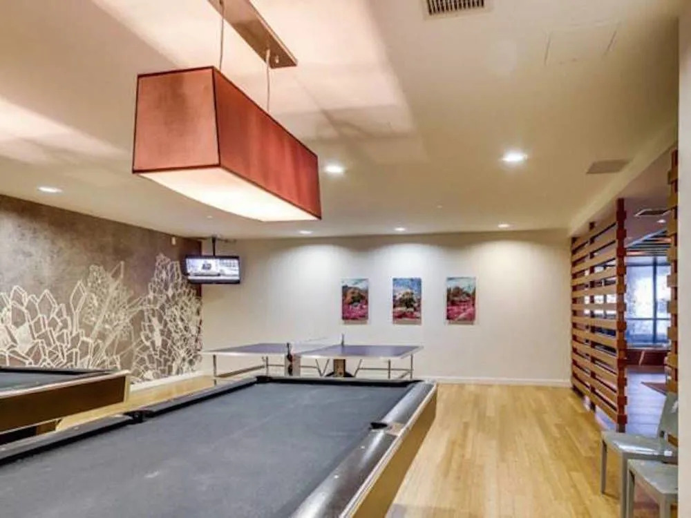 N2N Suites - Downtown Lake & City View offered by Short Term Stays