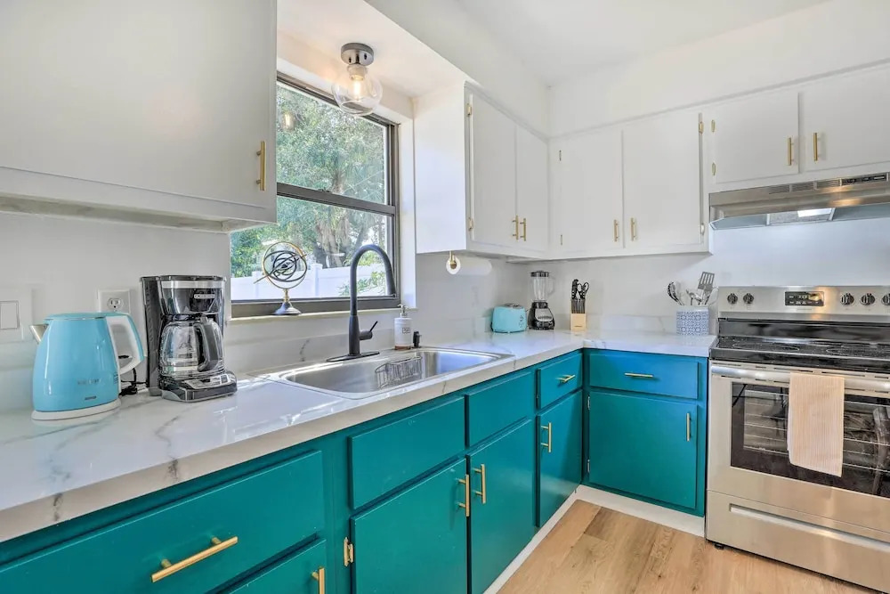 Central Gulfport Home < 1 Mi to the Beach!