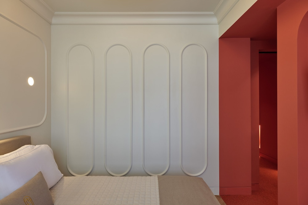 DWELL - Elegant City Stay