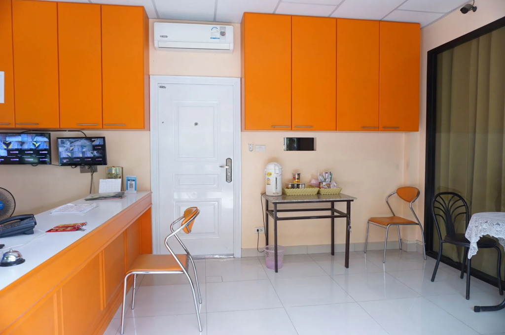 Jirasin Hotel & Apartment