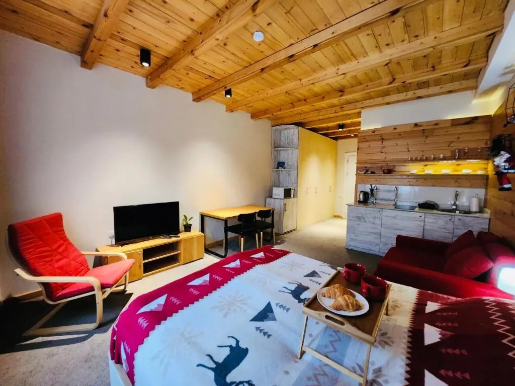 GUDAURI-SUITE-222