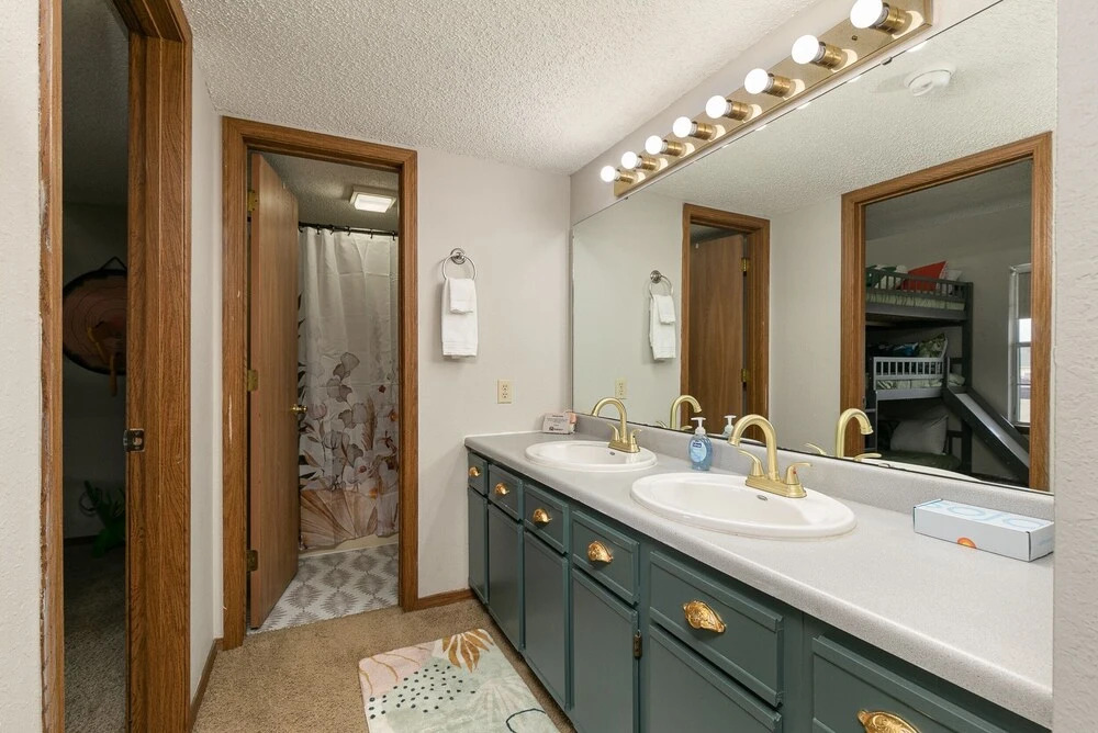 Green Meadow Getaway 2 Bedroom Condo
