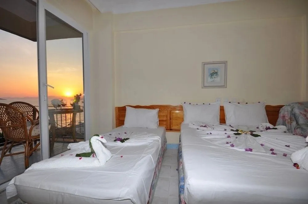 Deniz Otel