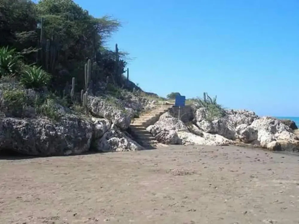 Rock Side Beach Villa