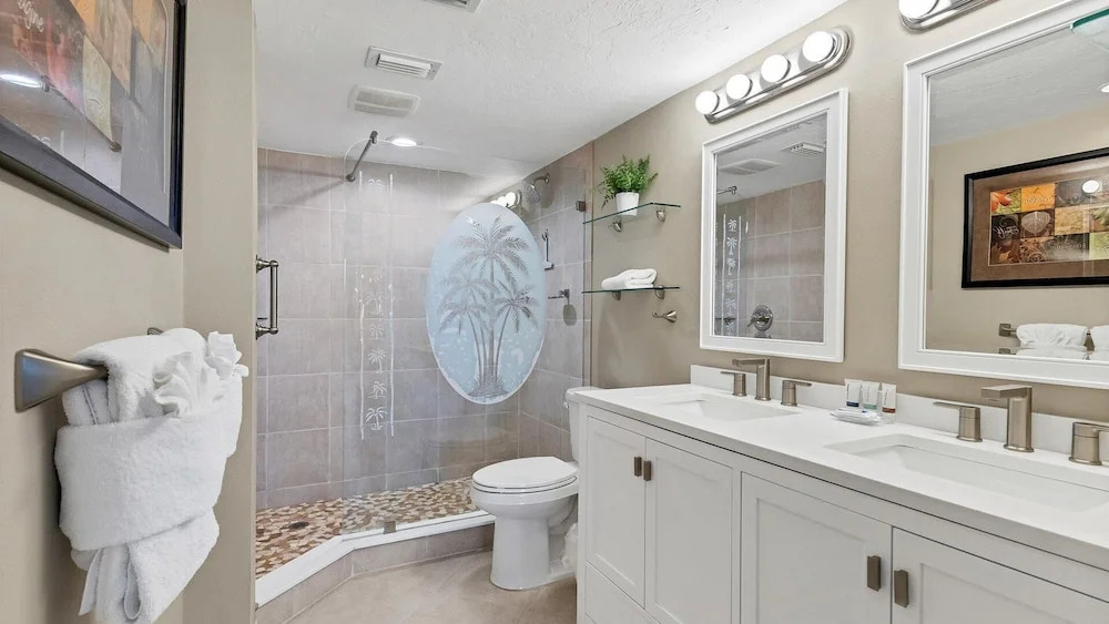 Anchorage Resort 3 Bedroom Luxury Condo w Balcony, Pool Table, Near Beach 0891