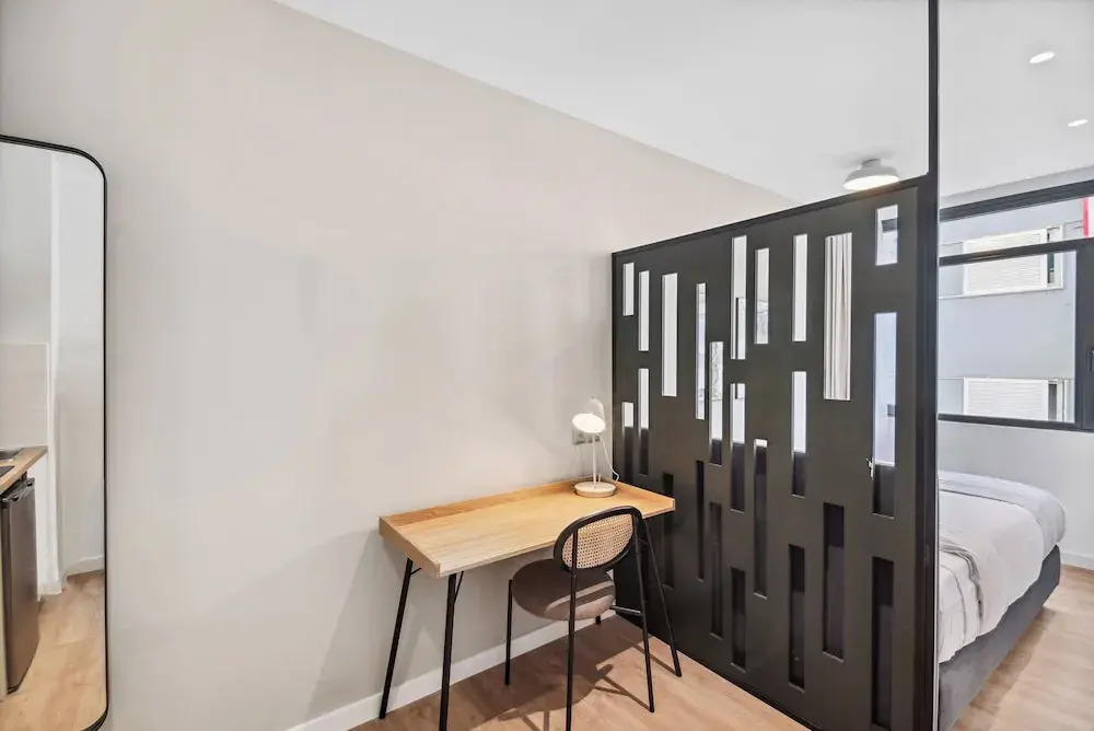 Limehome Piraeus Olive