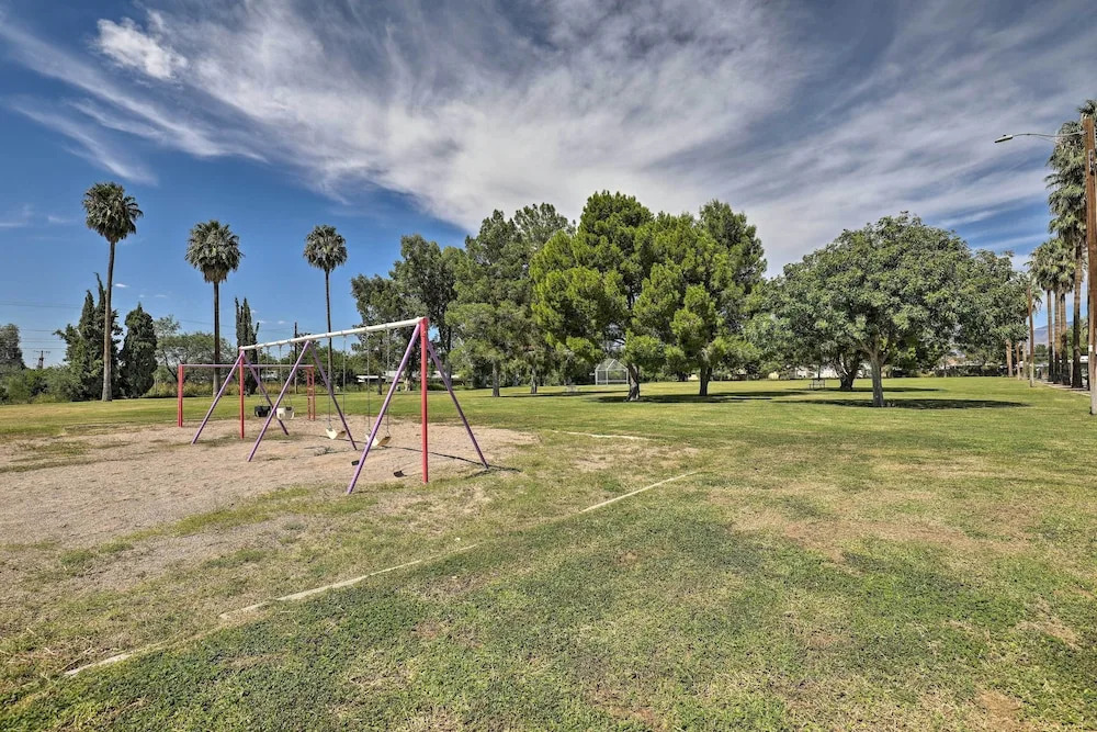 Pet-friendly Home, 4 Miles to U of A Campus