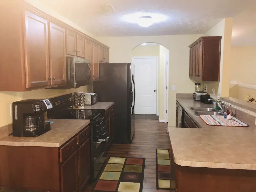 Spacious 3 BR Ranch House W Patio Yard in a Quiet Suburb