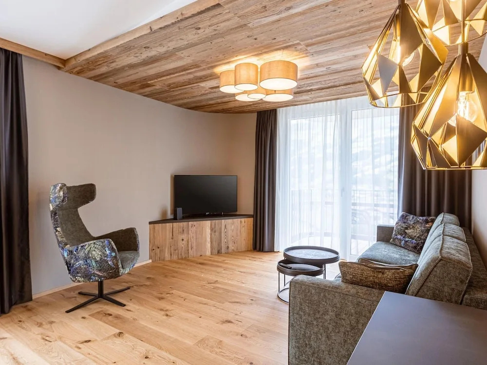 Modern Holiday Apartment With 2 Bedrooms in Fugen