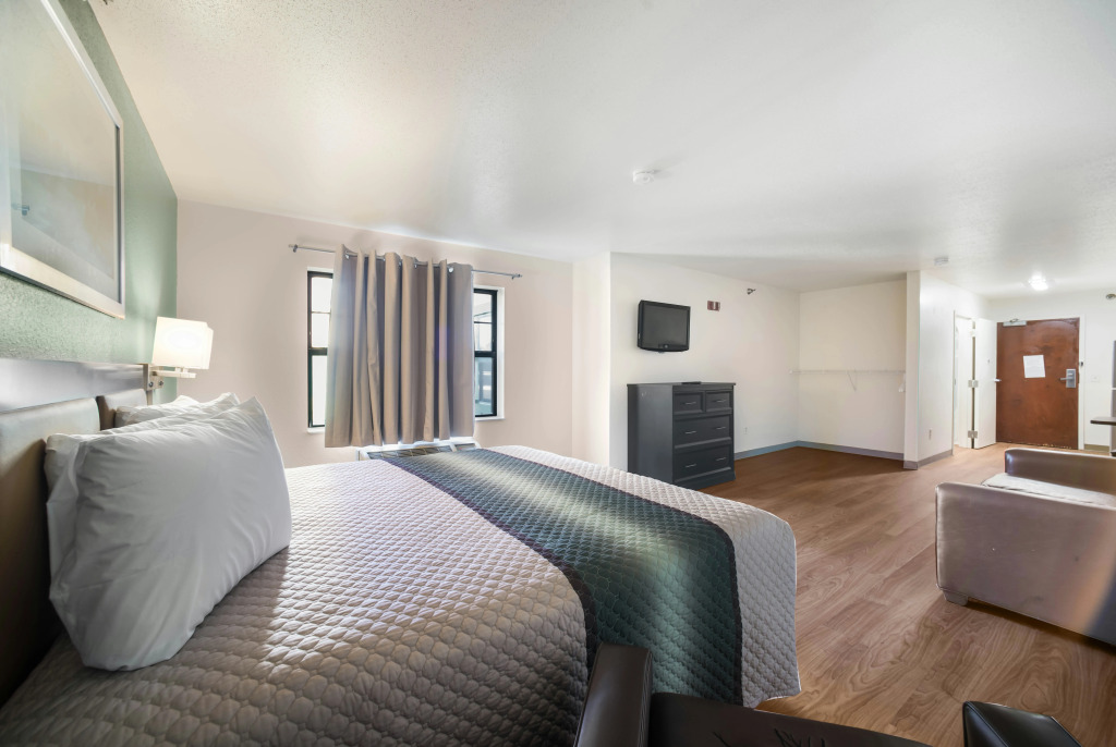 HomeTowne Studios by Red Roof St. Louis - Airport/N Lindbergh