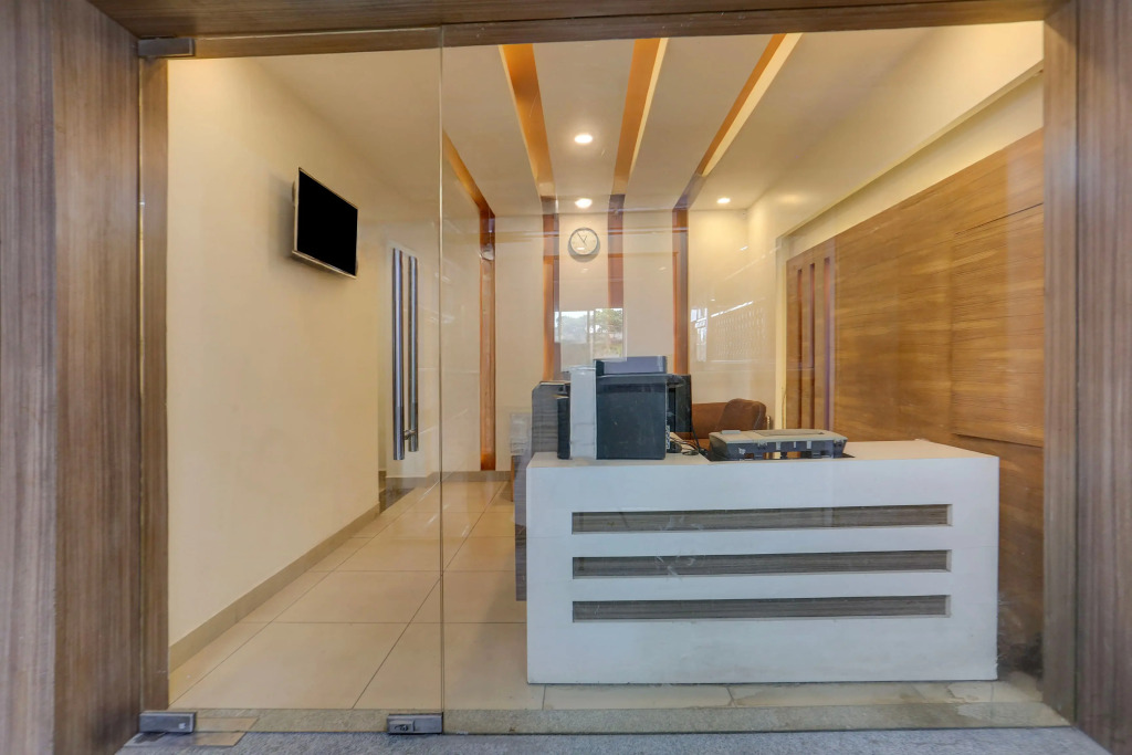 OYO 4477 City Square Hotel