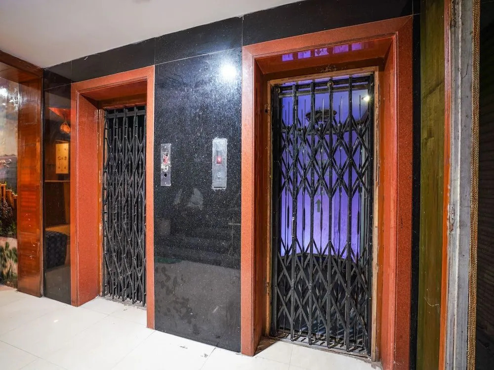 OYO 18310 Adda Concept Hotel