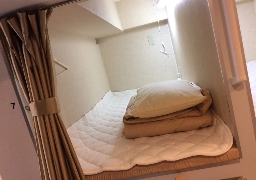 Toranomon Station bnbplus Capsule hotel