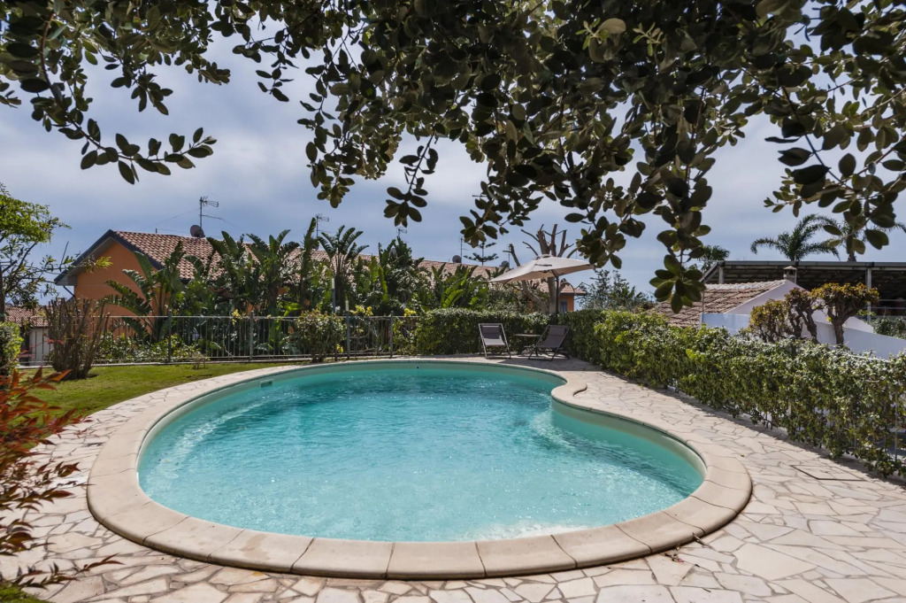 City Cottage With Garden and Pool by Wonderful Italy