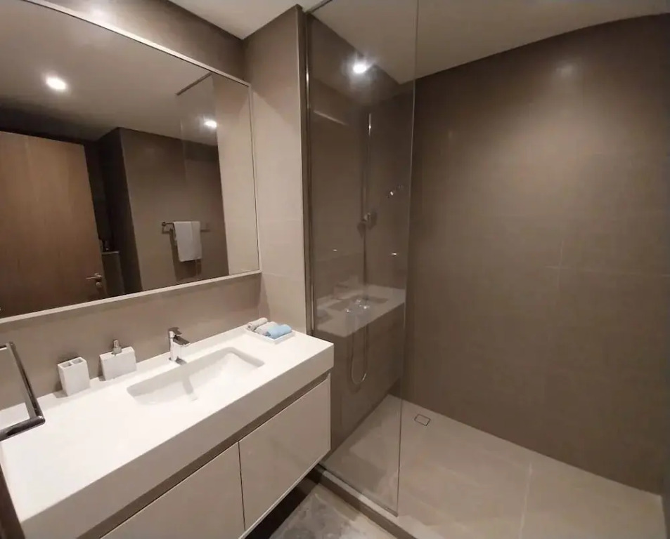 Majestic 3B Apt With Breathtaking View in Downtown