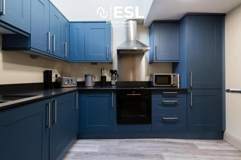 Free Parking - Shrewsbury Square - Central 2 Bedroom Top Floor Apartment