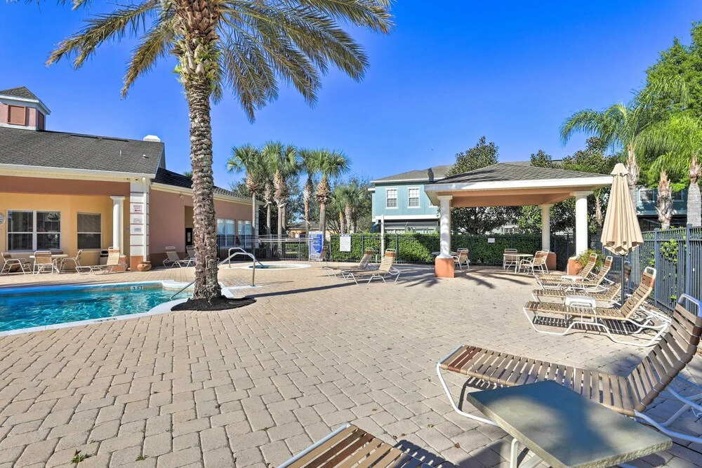 Kissimmee Townhome w/ Pool Access ~ 7 Mi to Disney