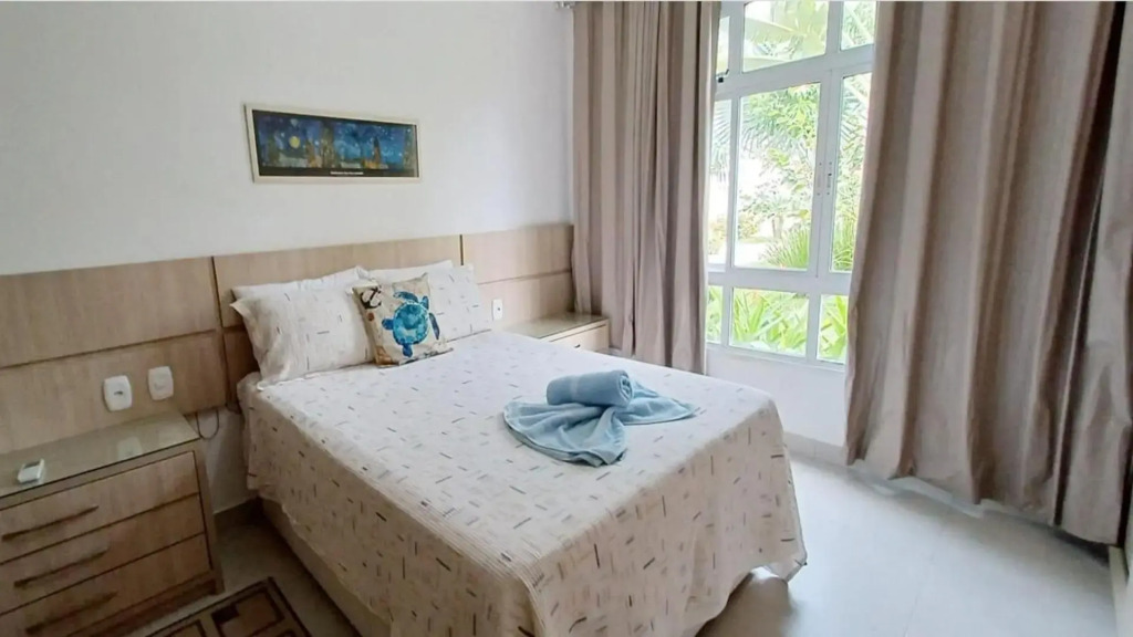 Duplex a 50 metros da praia com 4 quartos completo