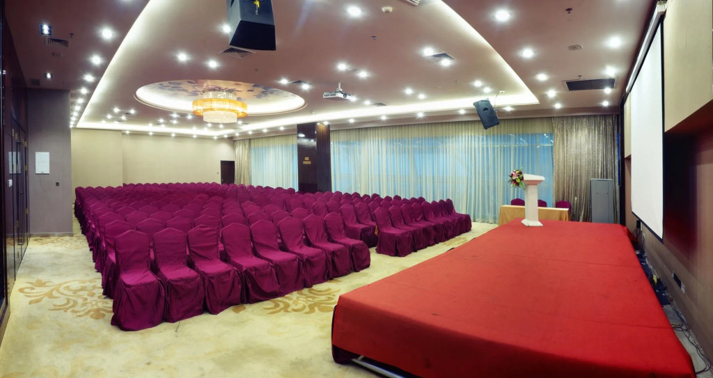 Shenzhen Baoan PLUS Gems Cube Hotel