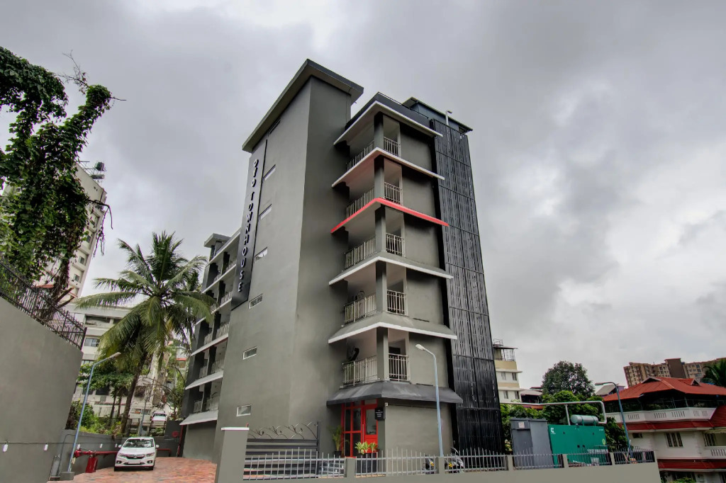 OYO Townhouse 061 GCDA Kakkanad Signal