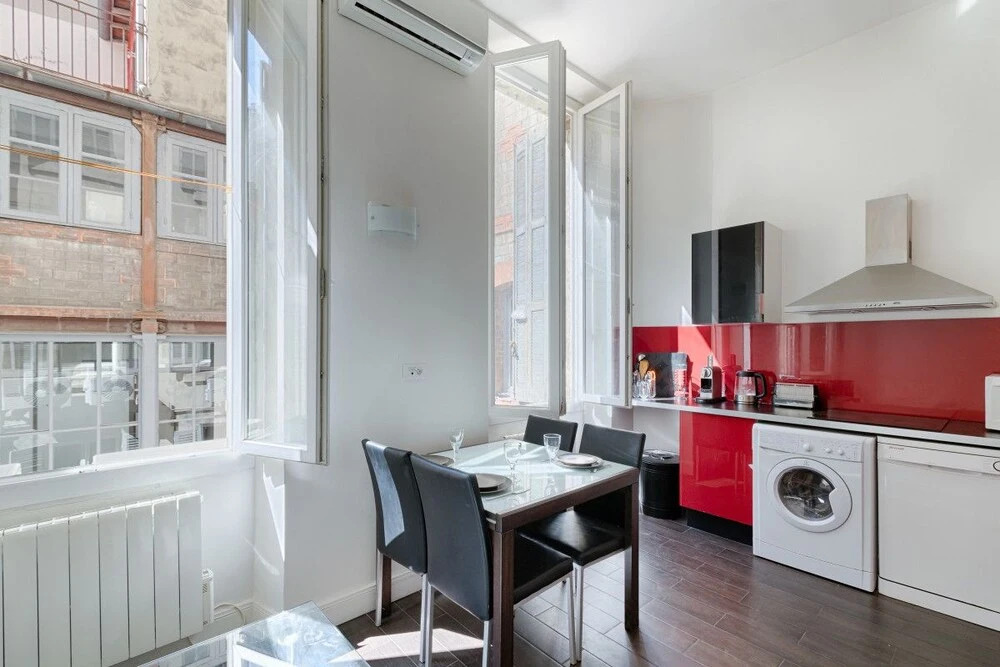 Modern Studio 3 Minutes From the Old Port!