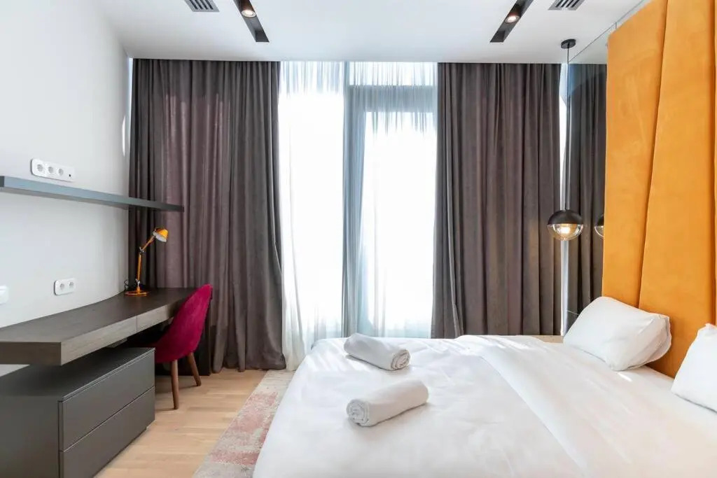 Luxury Hotel Apartment With Stunnig Views For 4