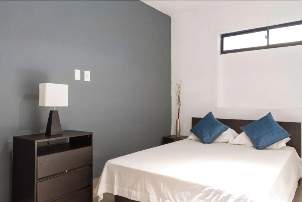 Lleras 6 BR Apartment