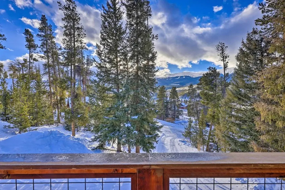 Mtn-view Retreat w/ Hot Tub in Breckenridge!