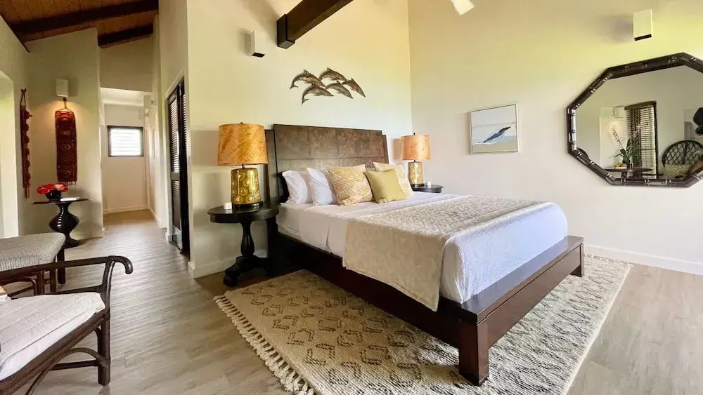 Sophisticated Oceanfront Retreat - Air-conditioned - Walk to Beach - Vrkcv