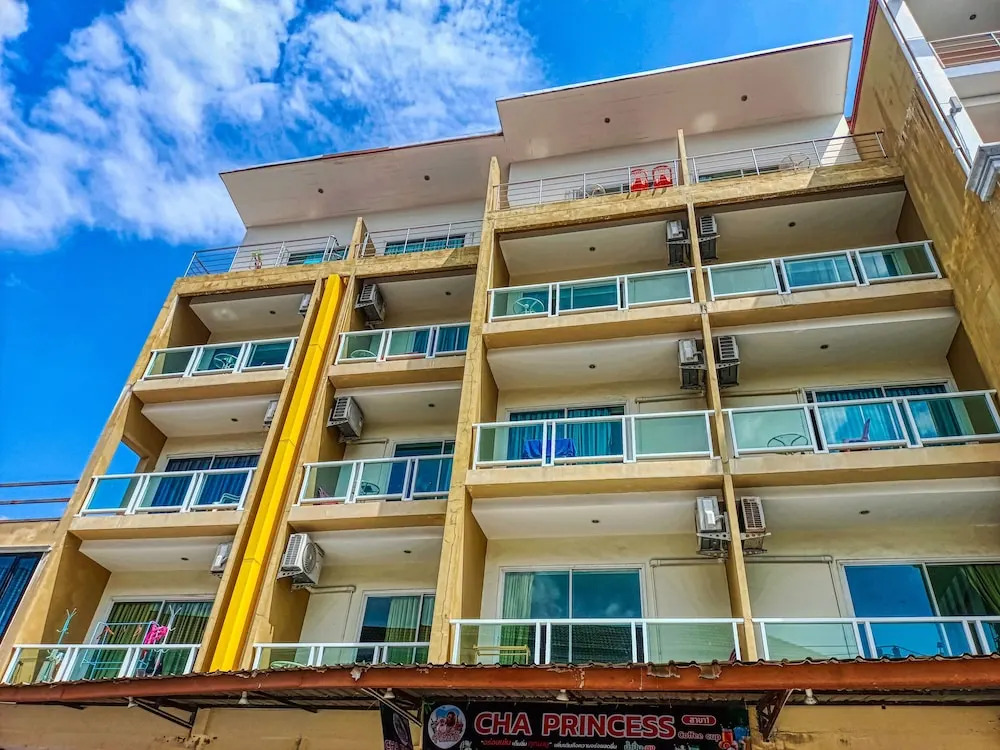Red Sapphire Hotel