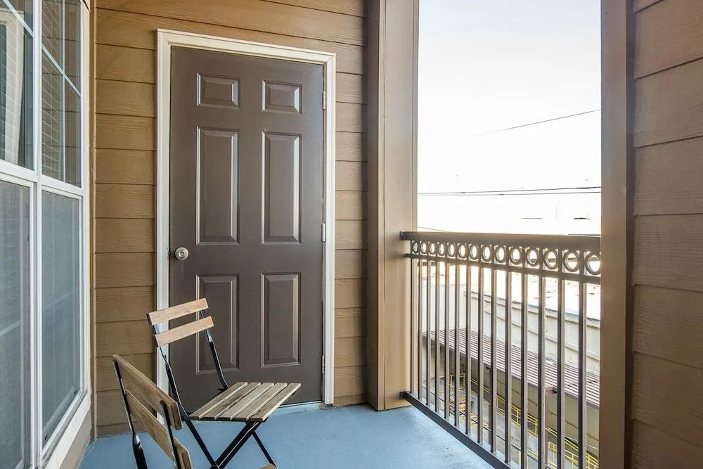 FRONTDESK Residences at Gramercy Apts Houston