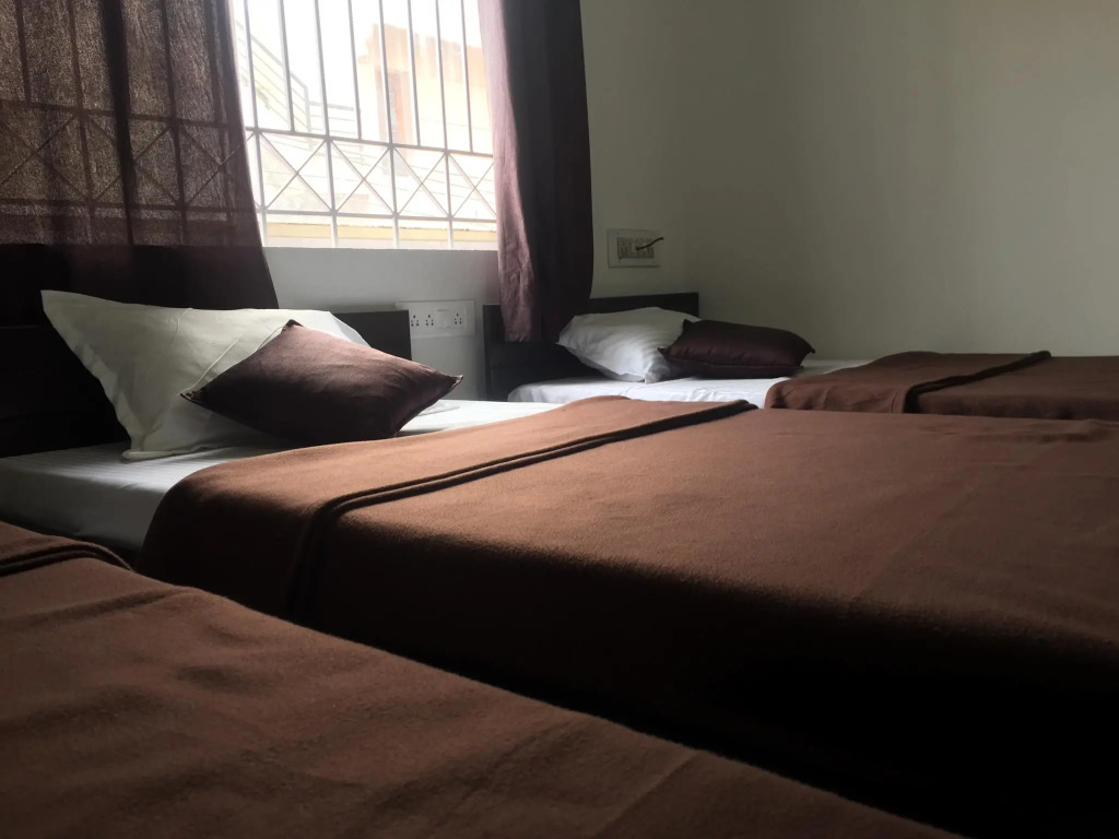 Transit Dorms - Hostel