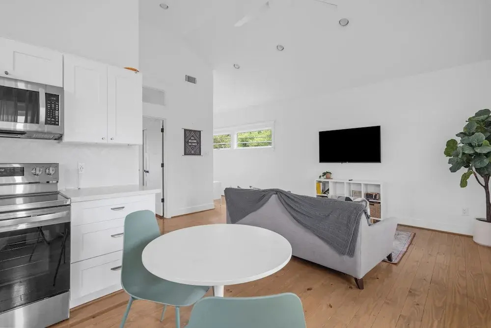 Wonderful Getaway 1BR with Balcony Views