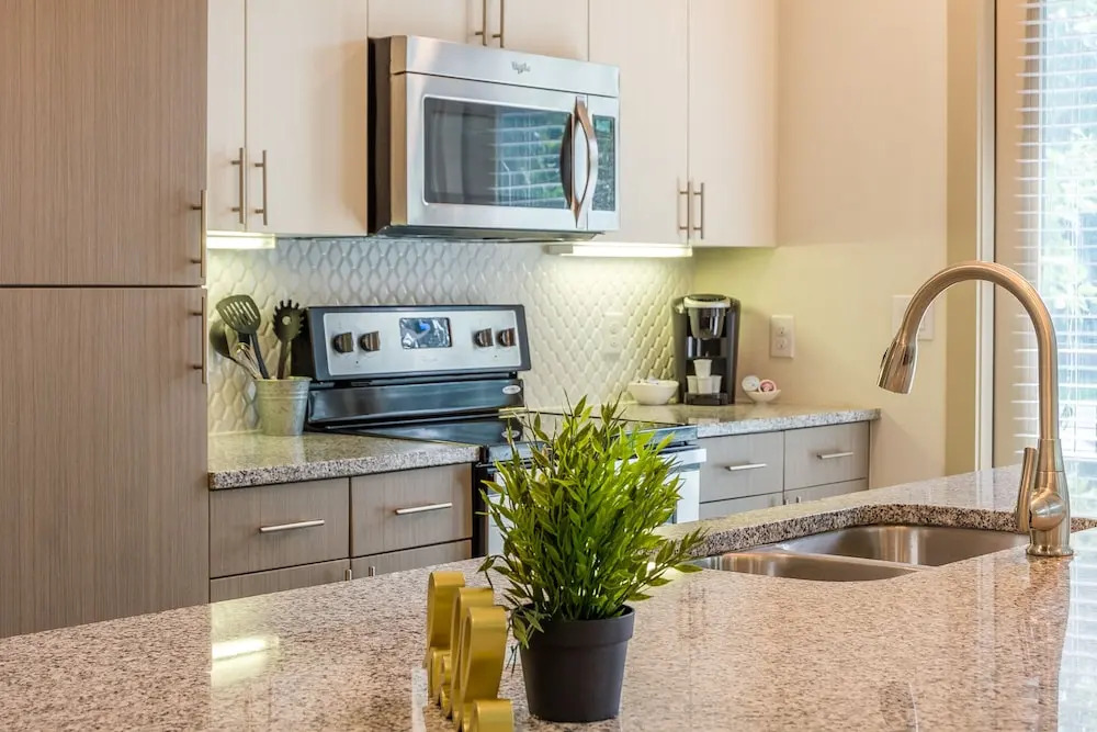 Bright Apartments by Frontdesk