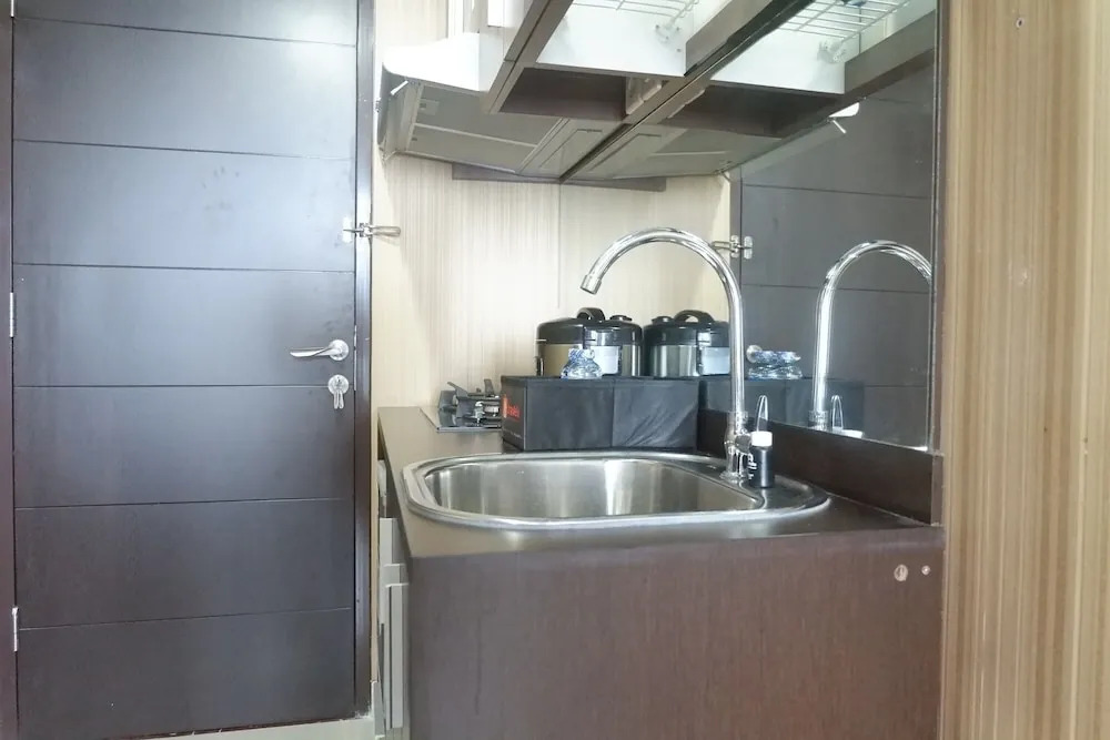 Cozy and Minimalist Studio Apartment at Tamansari Papilio By Travelio