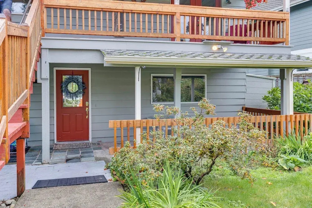 Spacious Apartment on Lake Sawyer w/ Fireplace!