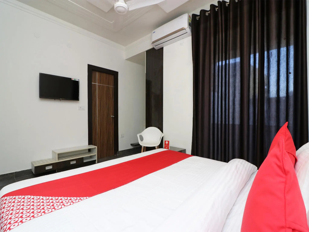 OYO Flagship 15432 Hotel The Nest GMS Rd