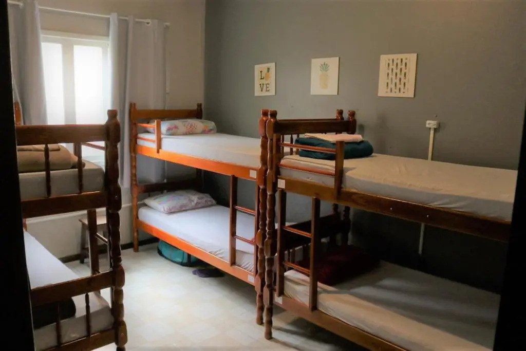 Fica, Vai ter Bolo Hostel