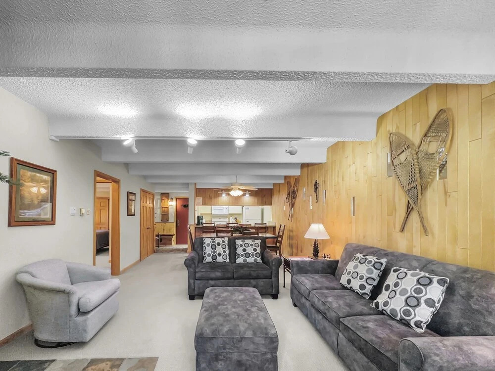 Wh102 Wheeler House 2 Bedroom Condo by RedAwning