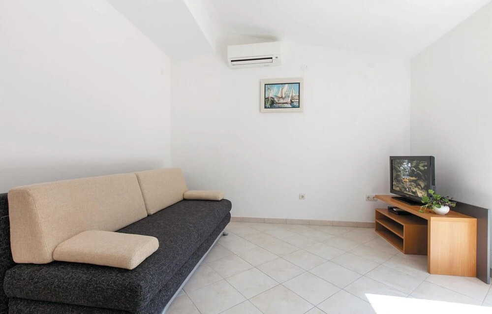 Nice Home in Podaspilje With Wifi and 2 Bedrooms