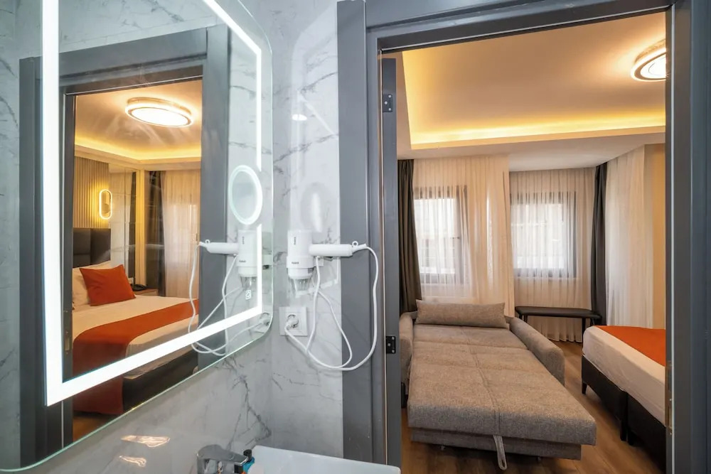Отель Robin Hotel