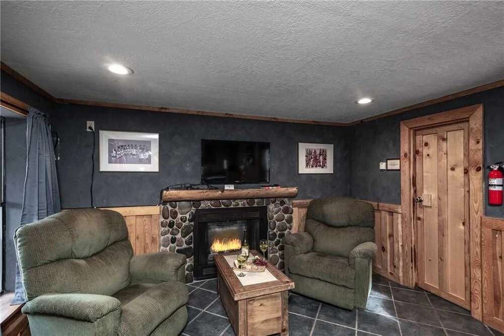 Starry Night, 1 Bedroom, Gas Fireplace, Midtown, Sleeps 2