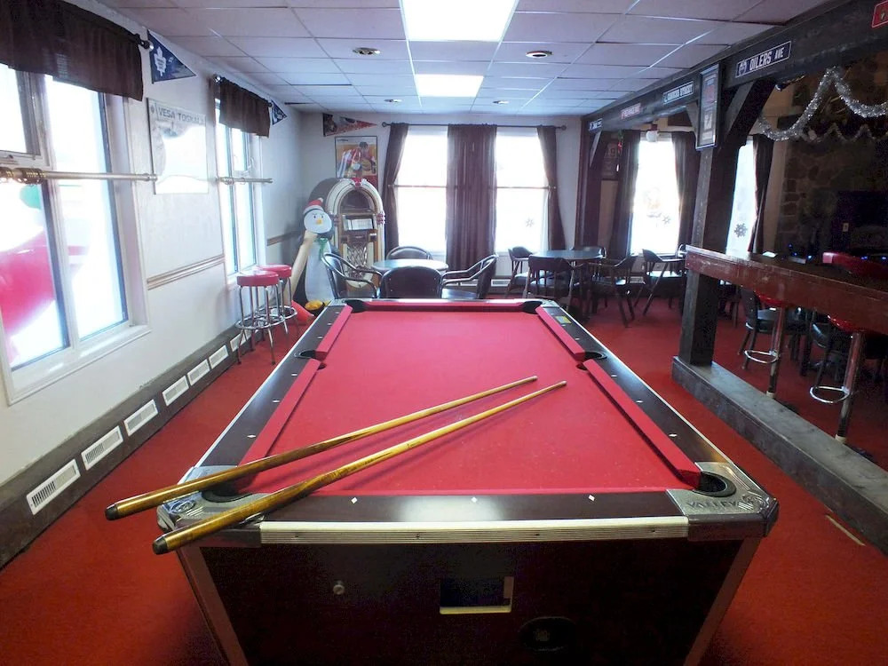 Dragon's Den Hotel