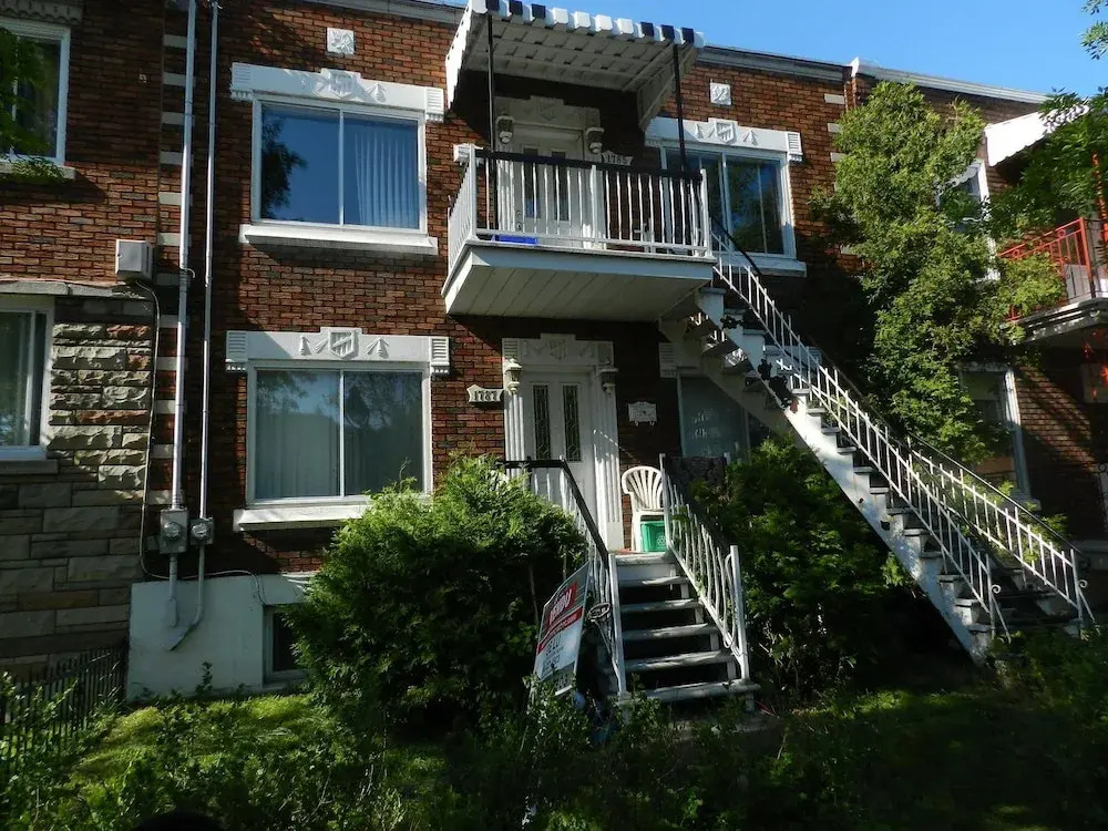 Apartment near Metro Monk Station