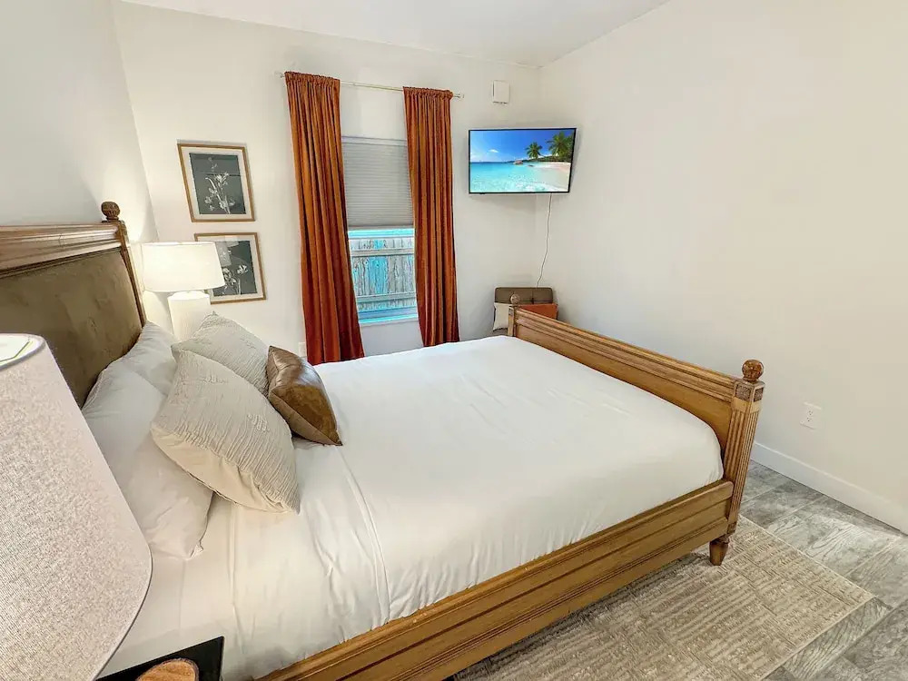 Colony Suites